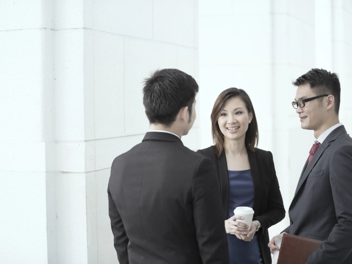 asian_business_people_talking_desat_3c_hr image